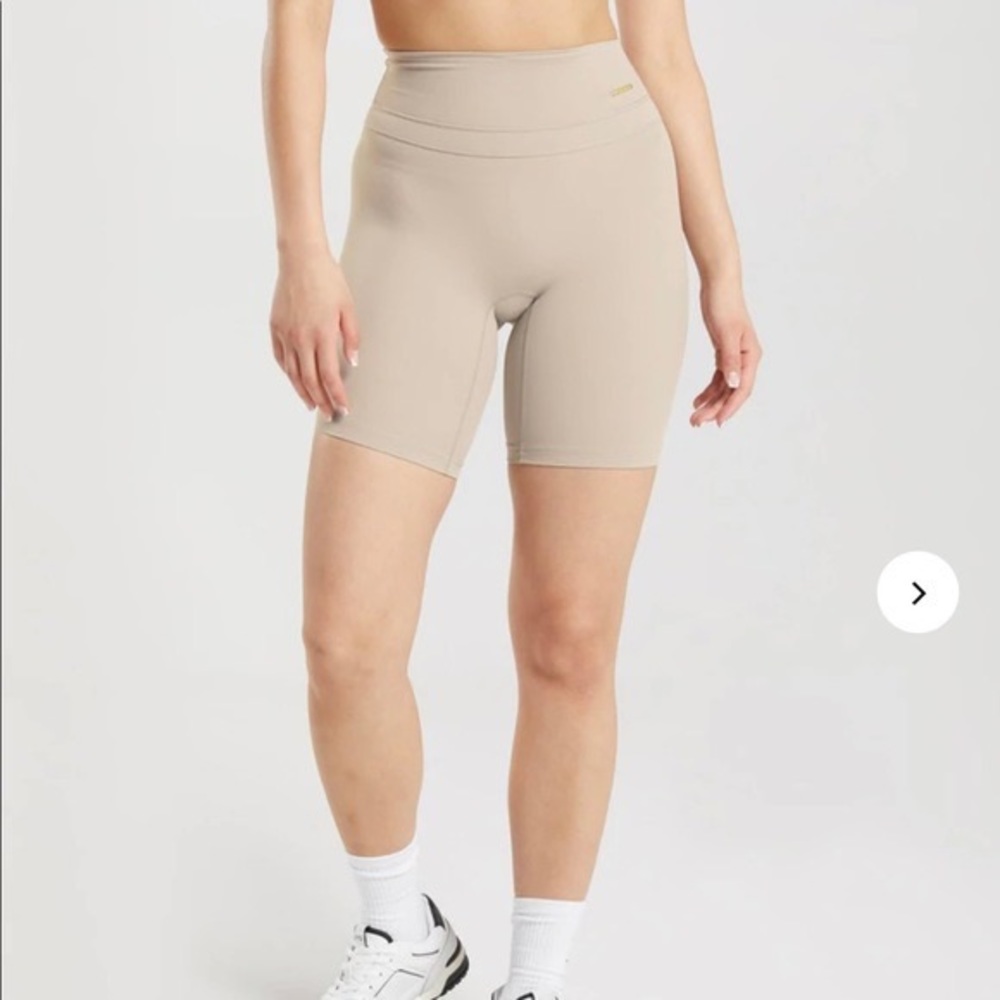 Whitney Simmons cycling shorts v3 gymshark Beige size M